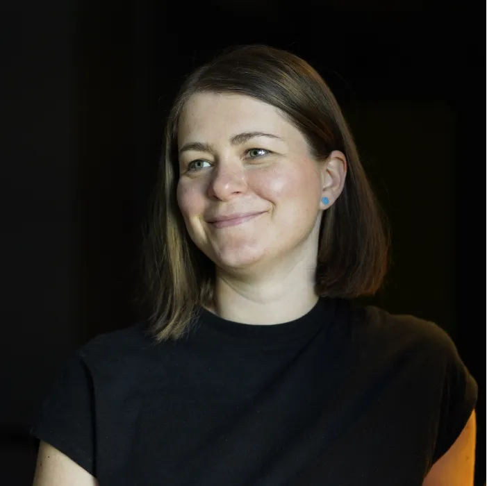 Porträt von Katrin Wüstefeld, Senior Web-Entwicklung.