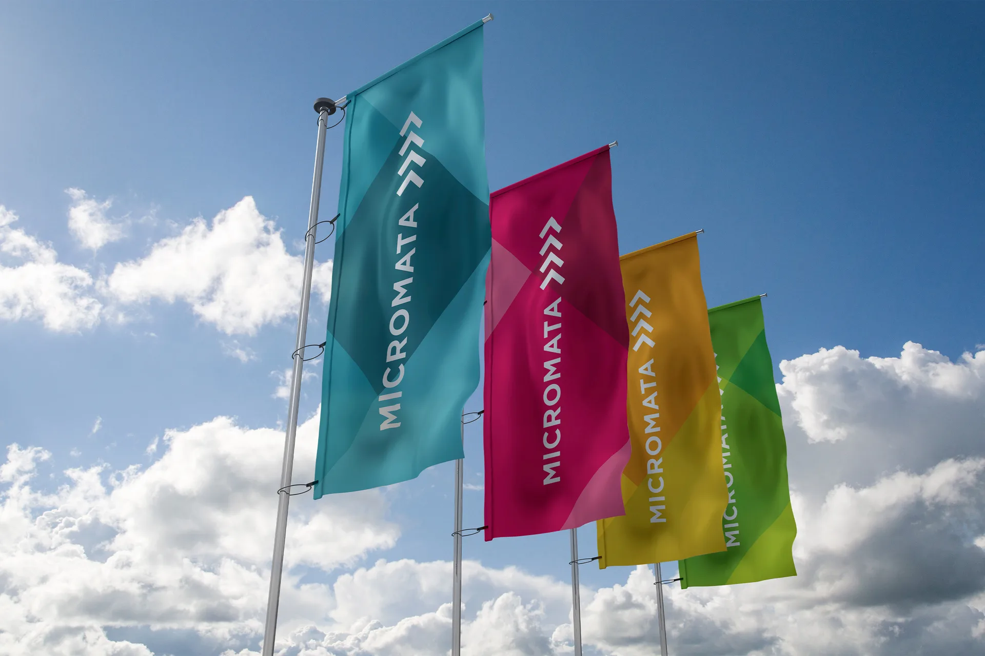Mikromata Rebranding. Logoanwendung auf Fahnen von Machbar